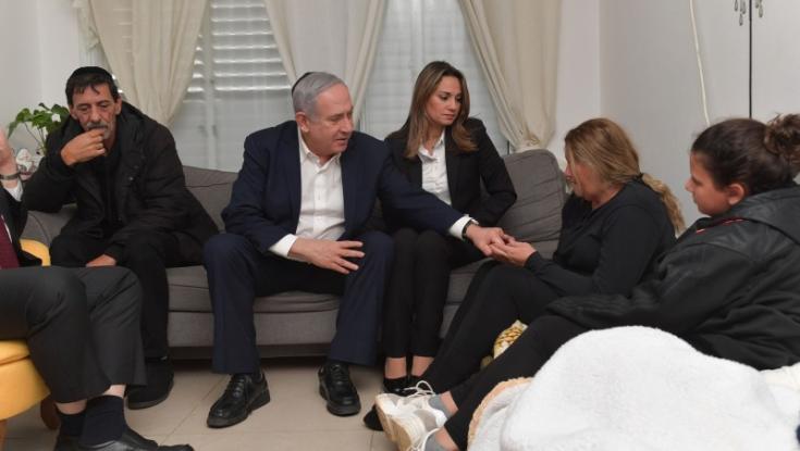 נתניהו ניחם את משפחתו של ההרוג בהצפות בנהריה: "היה גיבור גדול"