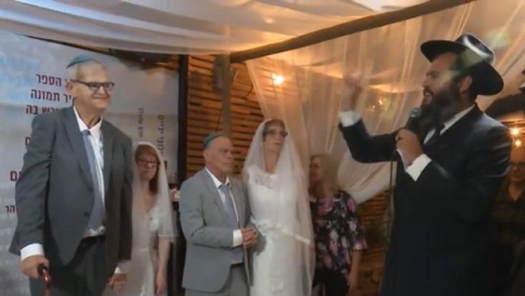 צפו: 4 זוגות מדיירי ההוסטל לאנשים עם מוגבלויות נישאו בטקס מרגש