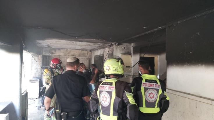 8 לכודים חולצו מבניין בוער בירושלים