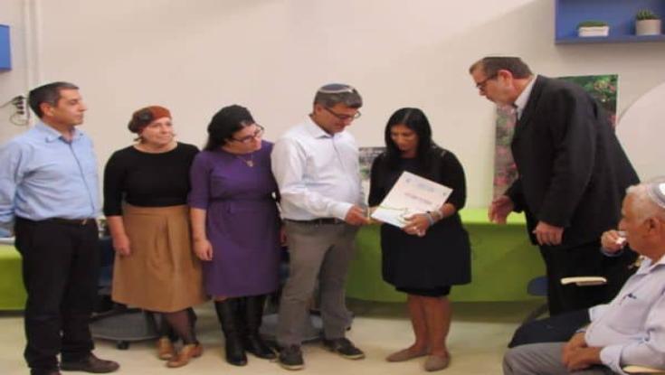 בשם הבת: שרית אור קיבלה את תעודת הבגרות של בתה