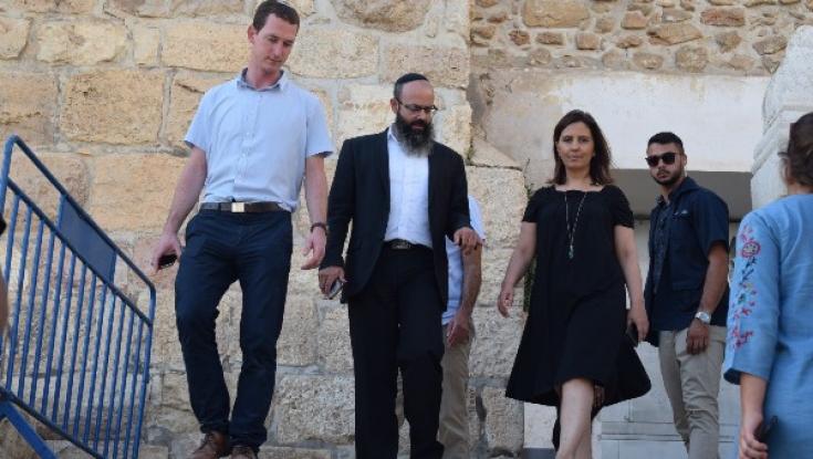 מעלית במערת המכפלה 
