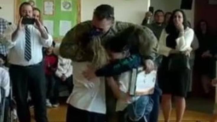 מאפגניסטן למסיבת פורים: רב אלוף אמריקאי הפתיע את ילדיו