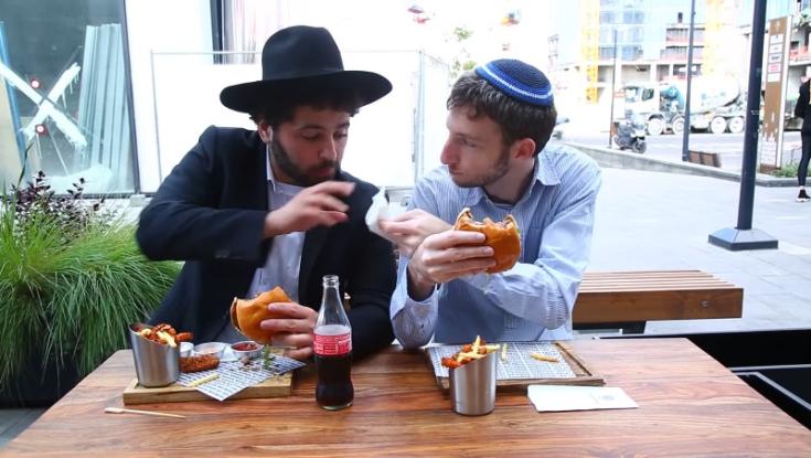 צפו: סליחה אתם טרף? החדש של אנדרדוס על תעודות הכשרות