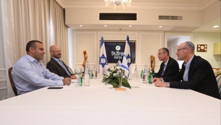 הסתיימה פגישת נציגי 'הליכוד' ו'כחול לבן'