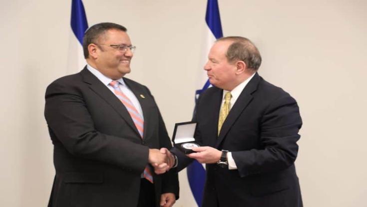 משה ליאון: "השגרירות האמריקאית קיבלה אור ירוק"