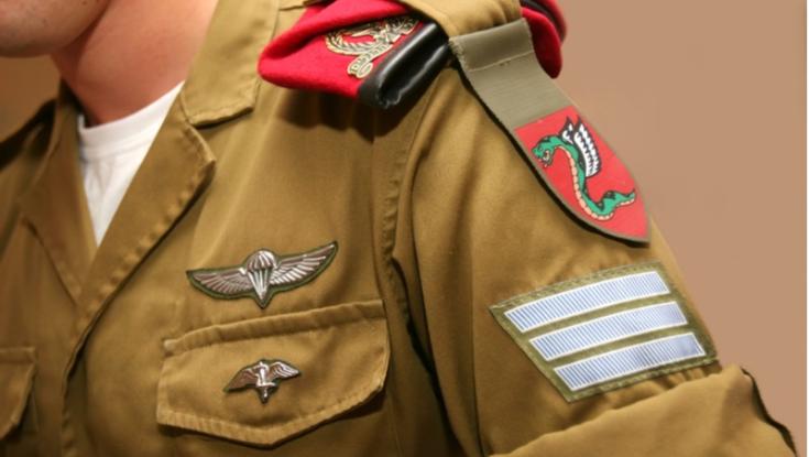 המשפחה לא יכלה להגיע לטקס, וראתה את הענקת הדרגות בשידור. צפו