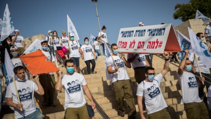 מאות בצעדת מחאה למען השבת החללים: "למה הם לא פה?"