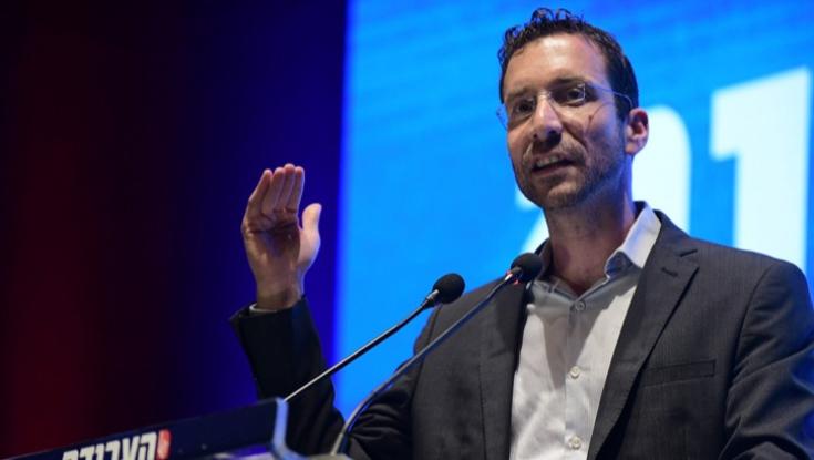 שמולי תוקף את אדלשטיין: דגל שחור מתנוסס מעל הכנסת
