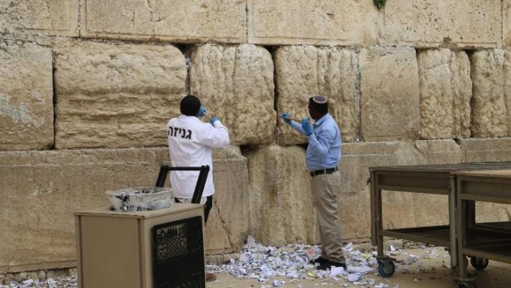 בצל הקורונה ולקראת פסח: עבודות ניקיון וחיטוי בוצעו על אבני הכותל