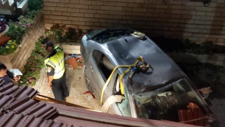 אח ואחות נהרגו ממכונית שנפלה לחצר ביתם