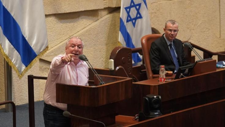 אושר בקריאה ראשונה: הממשלה תהיה רשאית  לקבוע הגבלות על הפגנות ותפילות