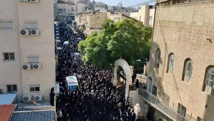 הפרה בוטה של ההנחיות: אלפי תלמידים בישיבת מיר יצאו ללווית רבם