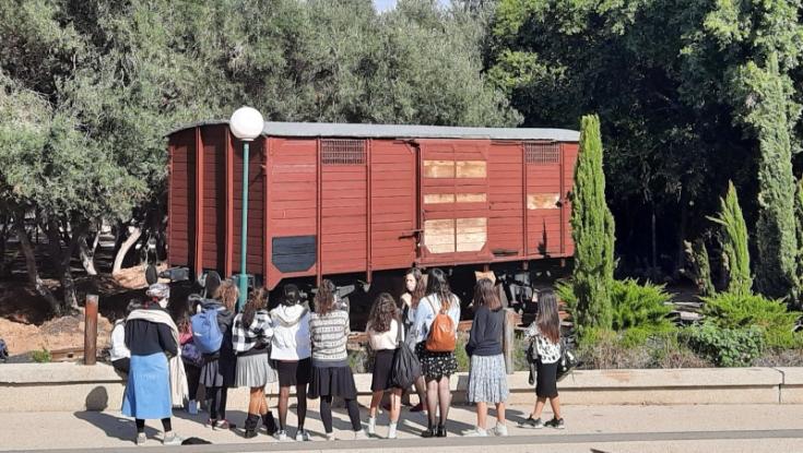 בית העדות: העשייה של בנות השירות הלאומי עבור ניצולי השואה מהונגריה