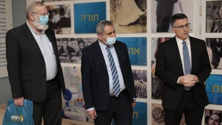 גדעון סער: "נפעל על מנת שבשנים שנותרו לניצולי השואה הם יחיו בכבוד"