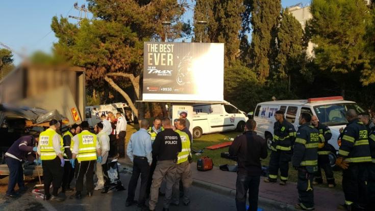 שני הרוגים ושישה פצועים בתאונה בין משאית למיניבוס באלוף שדה