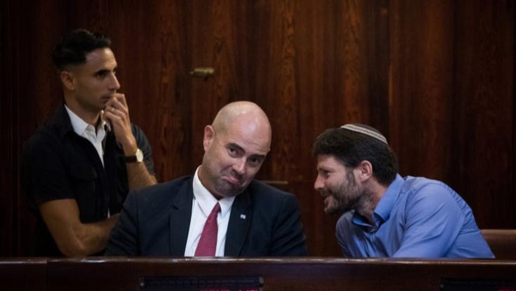 סמוטריץ' לאוחנה: "השוטרים לא מתייחסים לחרדים כנורמטיביים"