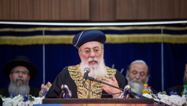 הרב הראשי לשעבר: עדיף לאכול חזיר מלהיות הומו