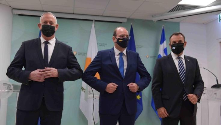 בני גנץ במפגש הבטחוני בקפריסין: "עלינו להיות מאוחדים מול איומי הטרור"