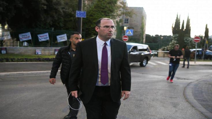 "הם חסמו לנו את הדרך, דרכו לאשתי על הרגל וקיללו. היו גם איחולי מוות"