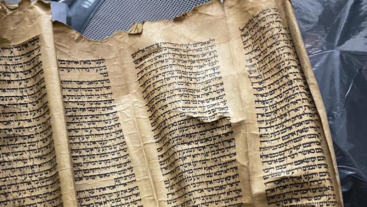 שוטרי מג"ב פעלו בכפר ירכא ועצרו חשודים שהחזיקו דפי ספר תורה עתיק