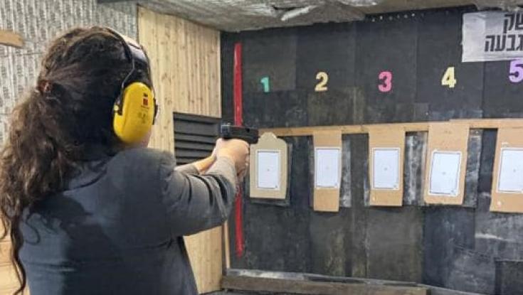 שרן השכל מצטרפת לאילה בן גביר: "גם אני נושאת אקדח"