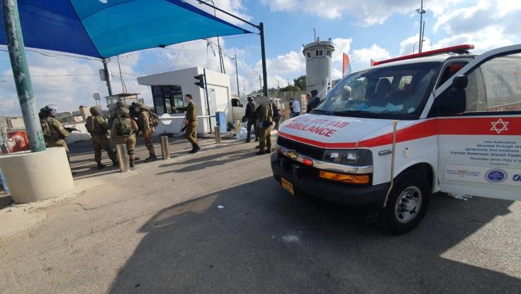 קצין צה"ל נפצע קשה בפיגוע דריסה ליד מחסום מכבים - המחבל נוטרל