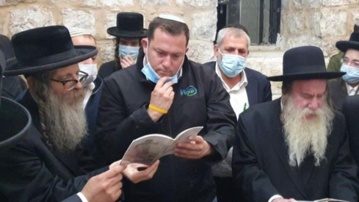 מעל 2500 מתפללים נכנסו הלילה לקבר יוסף