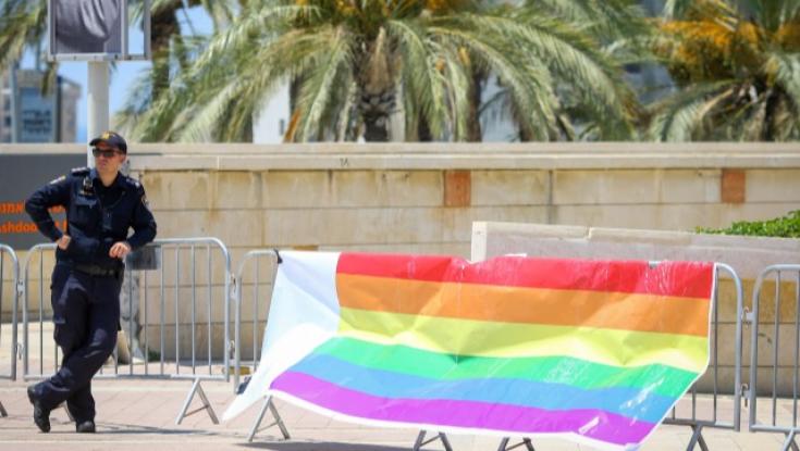 אחרי שתלתה דגלי גאווה: בית הספר הדתי החליט להחרים את שירותי המועצה