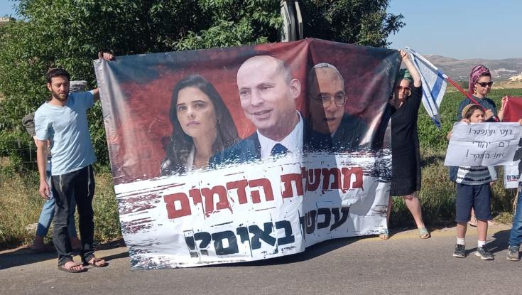 בנט הגיע לניחום אבלים בבית הלוחם נעם רז | במהלך הביקור: הפסקת חשמל בקידה
