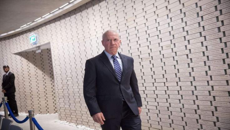 הבקשה של גלנט מנבחרי הציבור: להימנע מכל אמירה פוליטית בטקסי הזיכרון