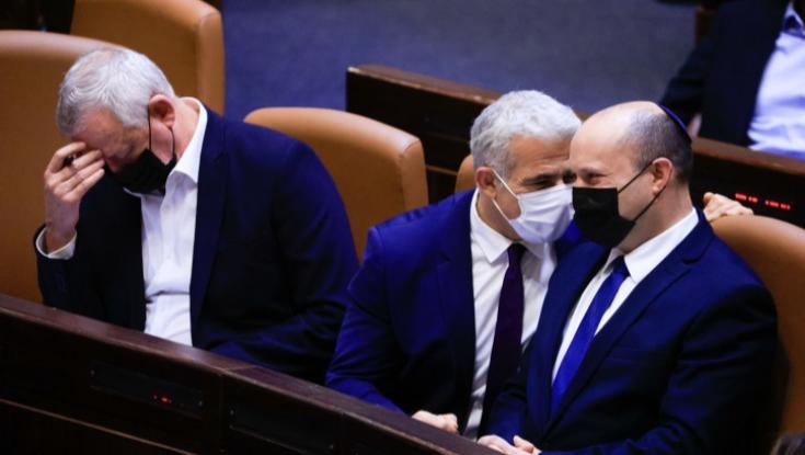 חיכוכים בממשלה: בנט מברך את לפיד - גנץ לא מעדכן את בנט
