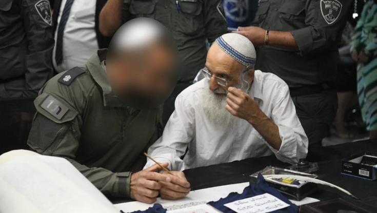 הכנסת ספר תורה בבית הכנסת של לוחמי הימ"ס: "לחזק את חוסנם ורוחם של לוחמינו"