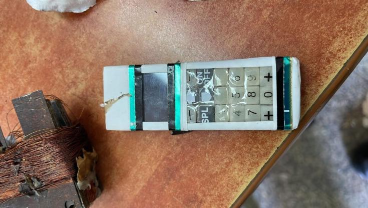מקומם: מחבל חמאס בכלא קציעות הסליק טלפון נייד בתוך מנורת לילה והוענש בצורה קלה