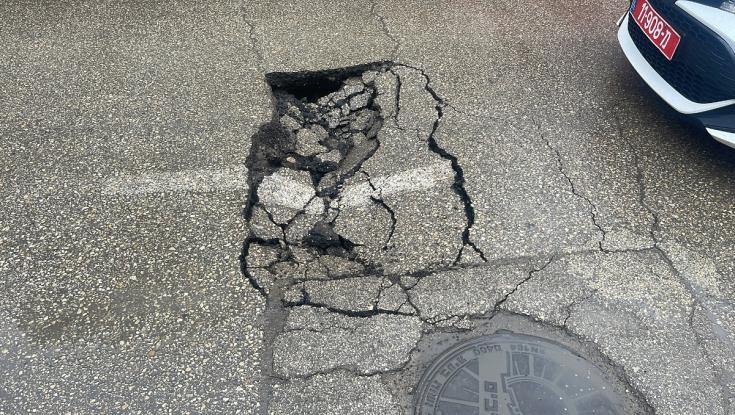 תל אביב: רחוב פנקס נחסם לתנועה עקב חשש לשקיעת כביש