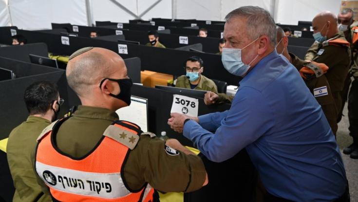 שר הביטחון: "אם חמאס לא יפסיק בשיגור בלוני התבערה - נגיב בעוצמה"