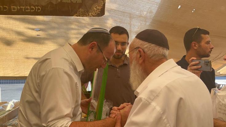 תקרית חריגה בשוק ארבעת המינים: נער ניסה לתקוף את שמחה רוטמן בסכין