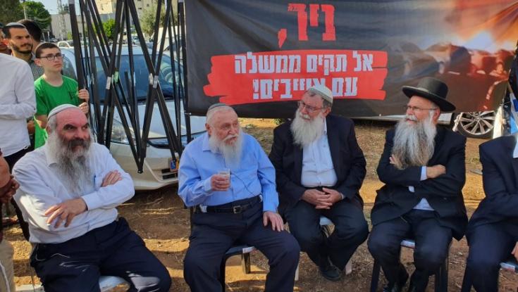 הרב דרוקמן בהפגנה נגד ממשלת שמאל מול ביתו של ח"כ אורבך: "זה לא מאוחר"