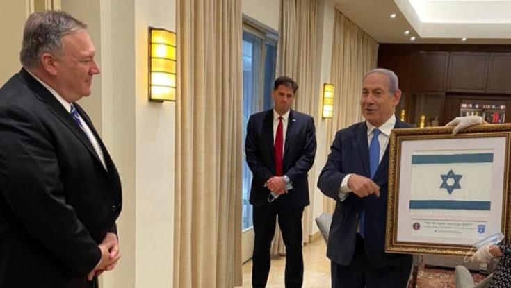 דגל ישראל ייחודי שנצבע בצבע התכלת המקראי הוענק לפומפאו