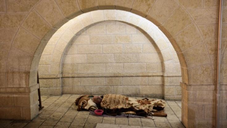 הומלס קיבץ נדבות בכותל והוגש נגדו כתב אישום