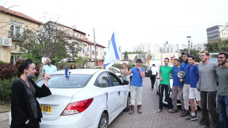 זה מה שחיכה לעידית סילמן מחוץ לביתו של הרב יהושוע שפירא