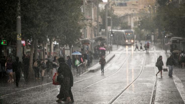 בשיא הקור: ילד כבן 5 נמצא מסתובב עירום בירושלים | צפו