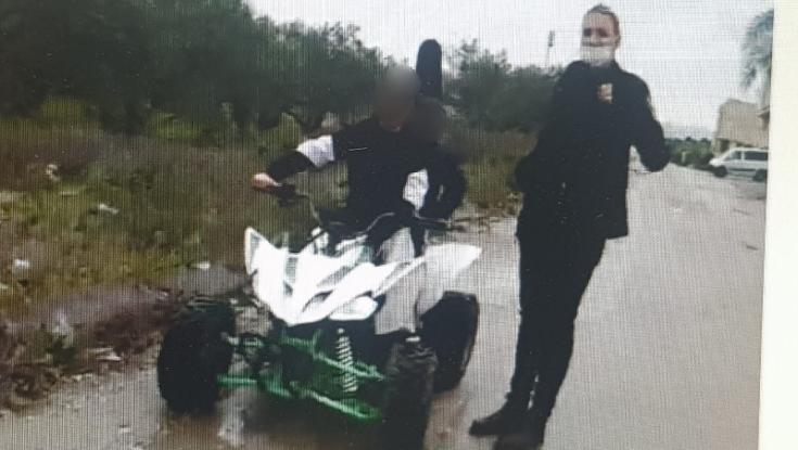ילד בן 10 נהג על טרקטורון חשמלי והרכיב את אחיו הצעיר - האב זומן לחקירה
