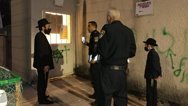 תיעוד קשה ממגדל העמק: צלבים רוססו על בית הכנסת החדש בעיר