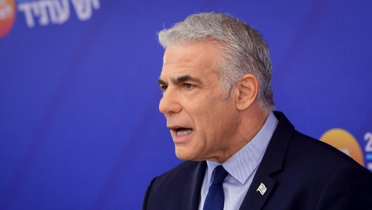 לפיד עונה לסמוטריץ': "אתה כבר לא נער גבעות עם פחי בנזין"