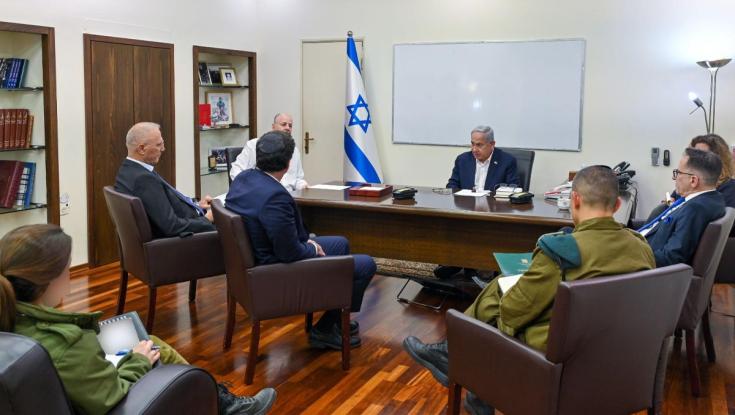 ראש הממשלה מקיים הערכת מצב ביטחונית טלפונית מהקריה בתל אביב
