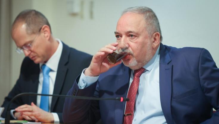 "לא נשב עם נתניהו והחרדים"