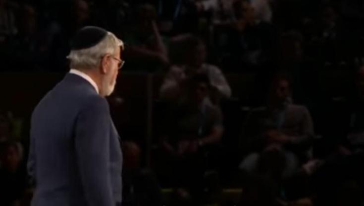 הרב הראשי יצחק יוסף ספד לרב זקס: "עמד איתן אל מול מגמות הרפורמה"