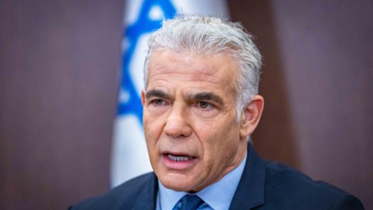 לפיד במתקפה: "נתניהו בפאניקה מהמשפט שלו"
