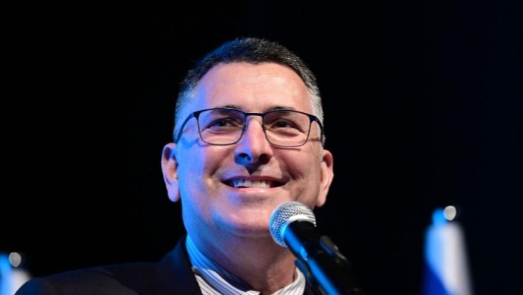 הרב לאו לגדעון סער: אל תקדם את חוק המזונות בניגוד להלכה