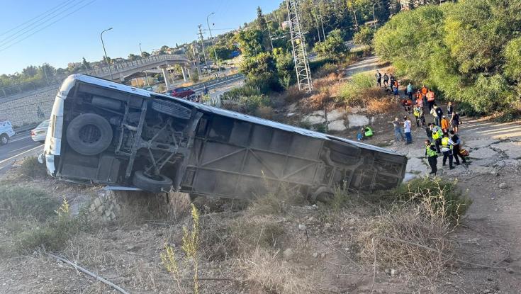 עשרות ילדי תנועת הנוער "אריאל" נפצעו בהתהפכות אוטובוס